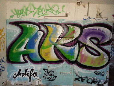 Graffiti Wall in Stralsund - Photo by Tique - Aks, antifa, zecke (2013)