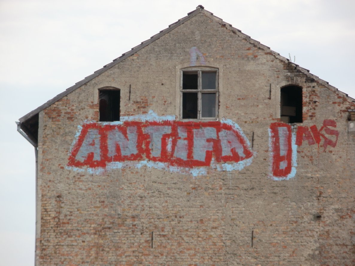 Graffiti Bombing in Stralsund - Photo by Tique - antifa, aks (2013)