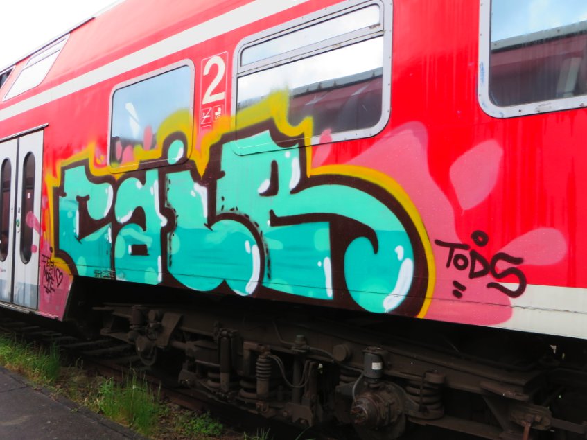 Graffiti Wall - Photo by Tique - cair, tods