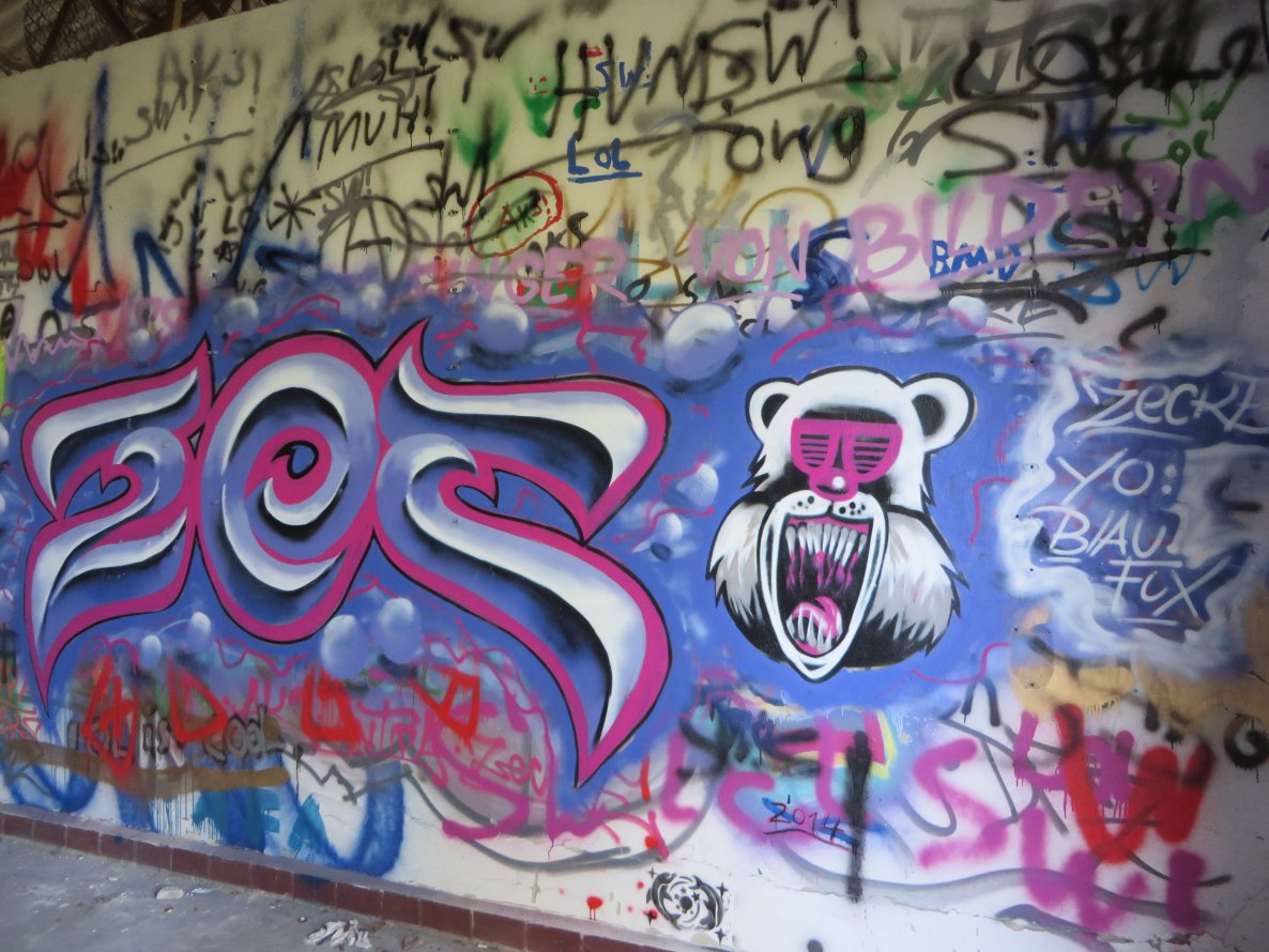 Graffiti Wall - Photo by Tique - zecke
