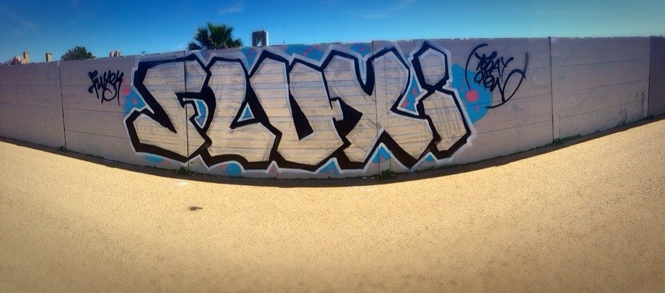 Graffiti Wall - Photo by TodayCrew - fluxek, fluxi, flux (2014)