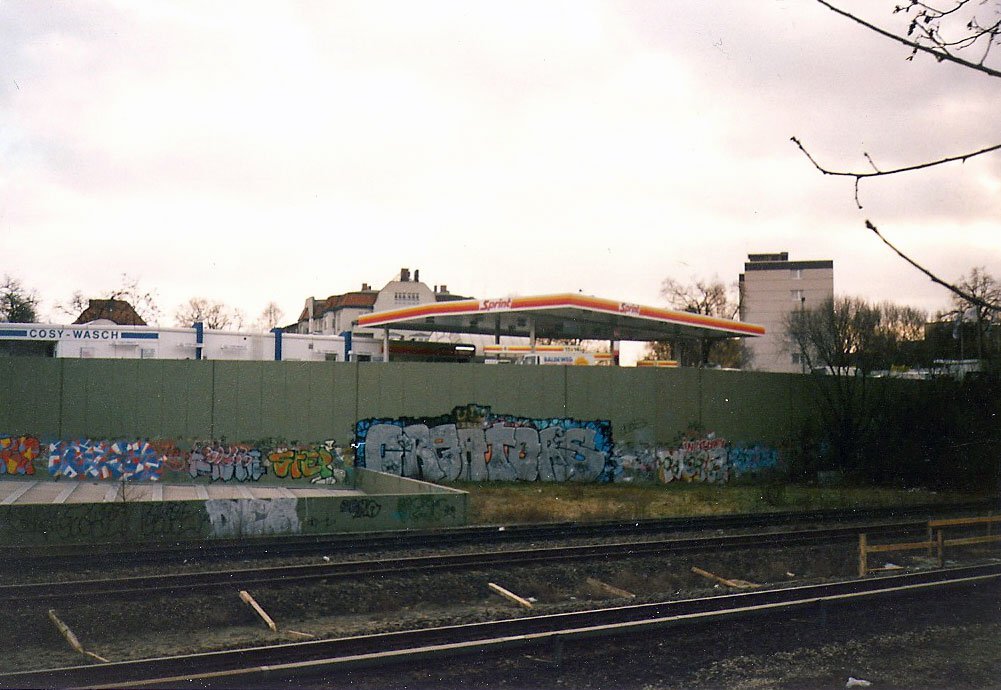 Graffiti Wall in Berlin - Photo by Tosca - Feuerbach, Berlin, Old (1990)