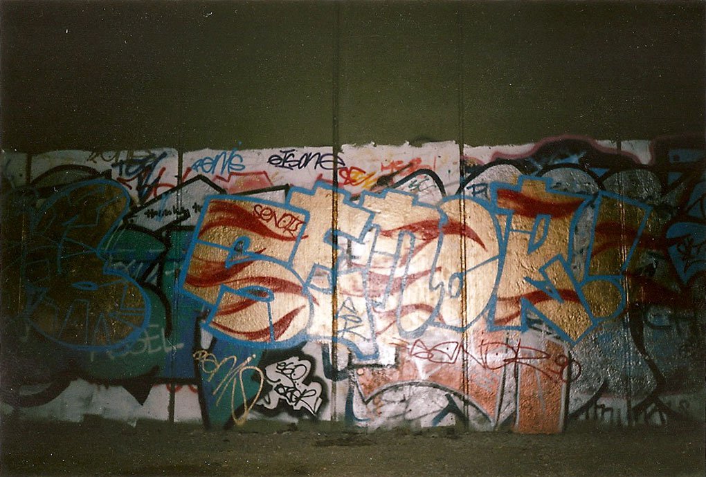 Graffiti Wall in Berlin - Photo by Tosca - senor, sk, sc (1990)