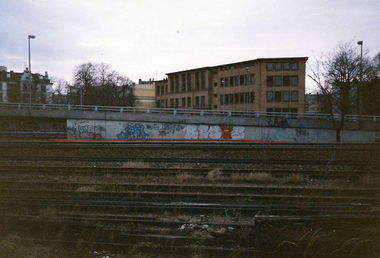 Graffiti Wall in Berlin - Photo by Tosca - rasta, t-shirt, seiner (1990)