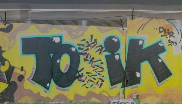 Graffiti Wall - Photo by Tosik