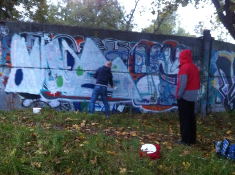 Graffiti Bombing - Photo by TrashLife - tupacrew