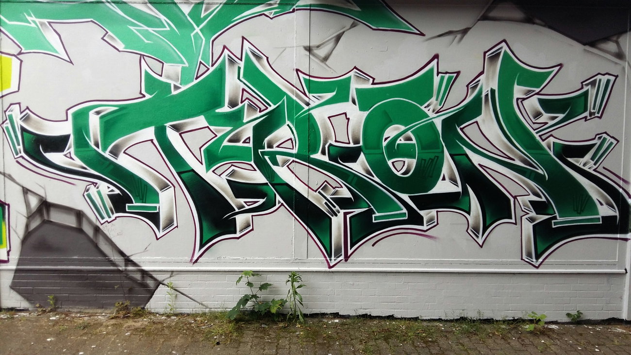 Graffiti Wall - Photo by Tron - Tron (2015)