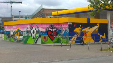 Graffiti Wall in Hamburg - Photo by Tron - Tron, Bier, Loomit (2014)