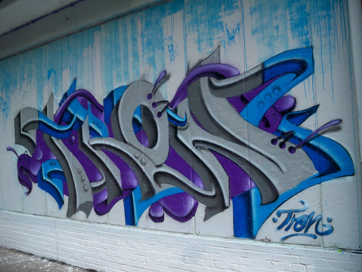 Graffiti Wall - Photo by Tron - Tron (2014)