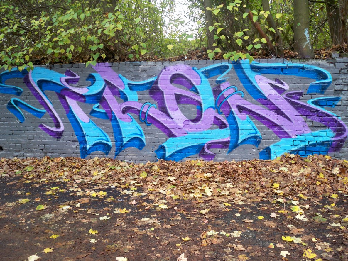 Graffiti Wall - Photo by Tron - Tron (2014)