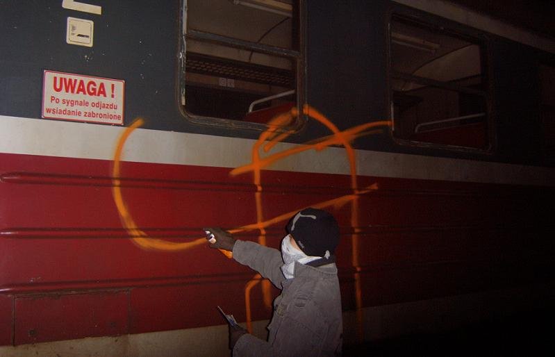 Graffiti Train in Ko?obrzeg - Photo by TrueGame - Fight, Night