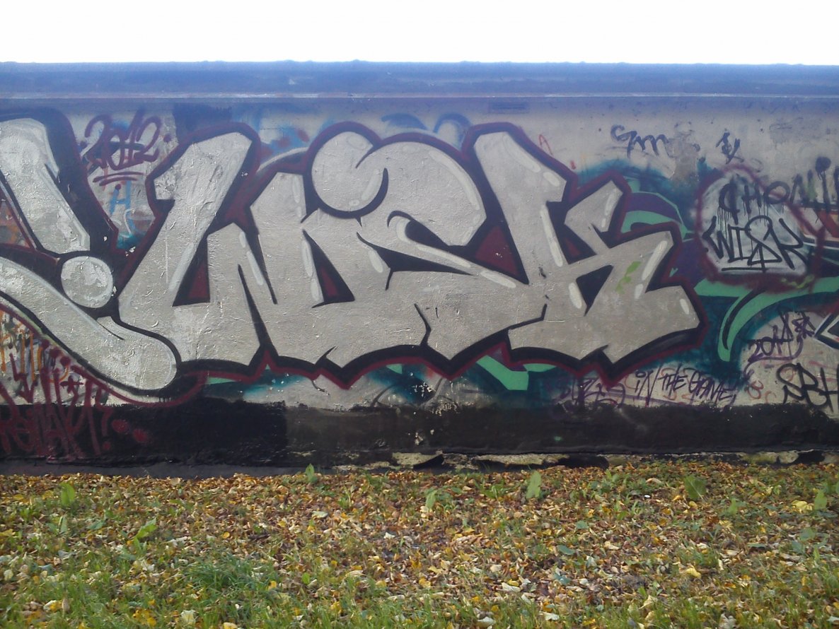 Graffiti Wall - Photo by TrueGame