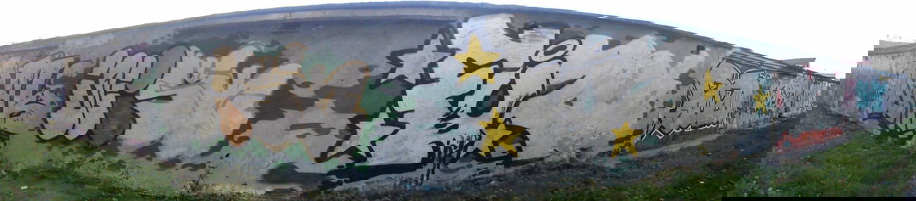 Graffiti Wall - Photo by TrueGame