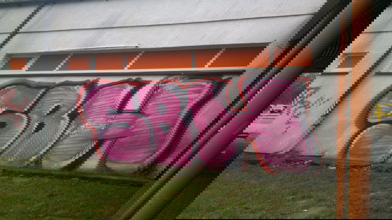 Graffiti Bombing - Photo by TrueGame - Penak