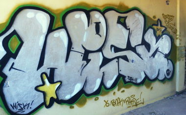 Graffiti Wall - Photo by TrueGame