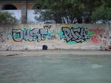 Graffiti Bombing in Tolo - Photo by TrumsTa - loke-trumsta (2013)
