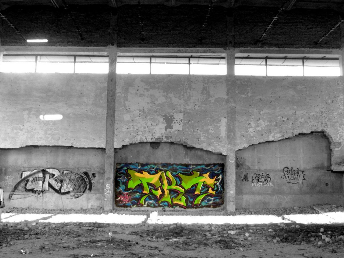 Graffiti Wall - Photo by TryUFOne (2013)