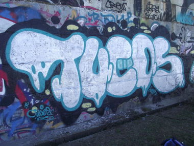 Graffiti Wall - Photo by Tucos - Tucos (2014)