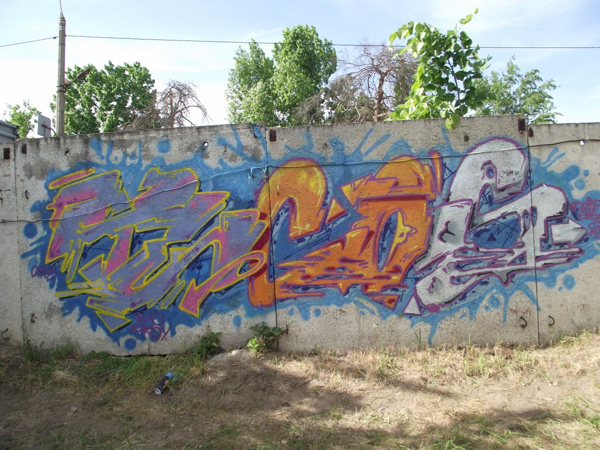 Graffiti Wall - Photo by Tucos - Tucos (2014)