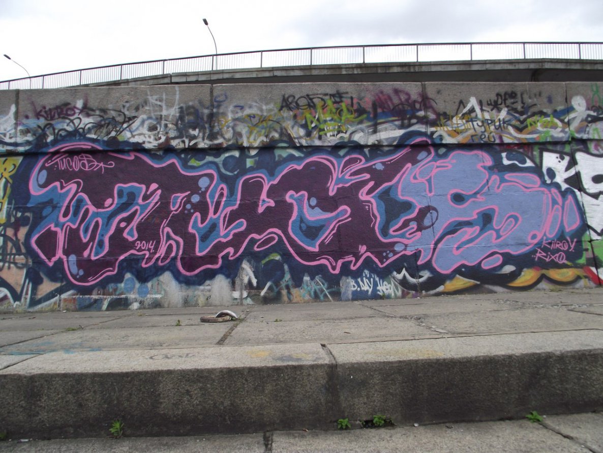 Graffiti Wall - Photo by Tucos - Tucos (2014)