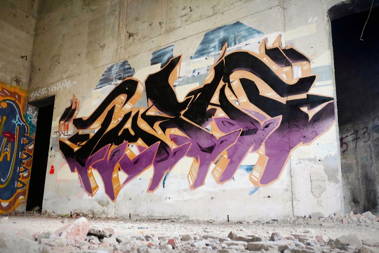 Graffiti Wall - Photo by Twent (2021)
