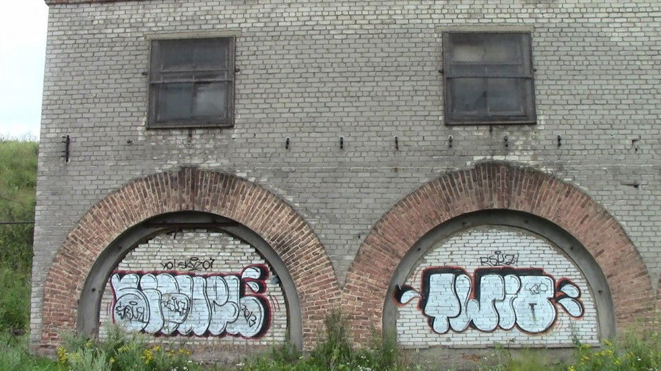 Graffiti Bombing in Volkhov - Photo by Twio - twio, siquel (2013)