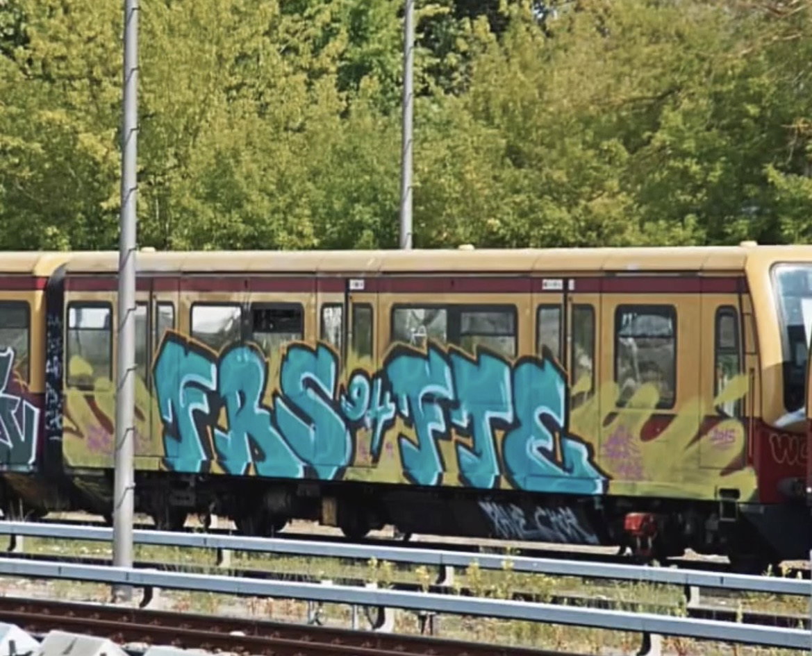 Graffiti Train in Berlin - Photo by Tysn - frs, fte, chor (2021)