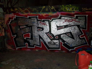 Graffiti Bombing in Berlin - Photo by Tysn - frs, berlin, endor (2016)