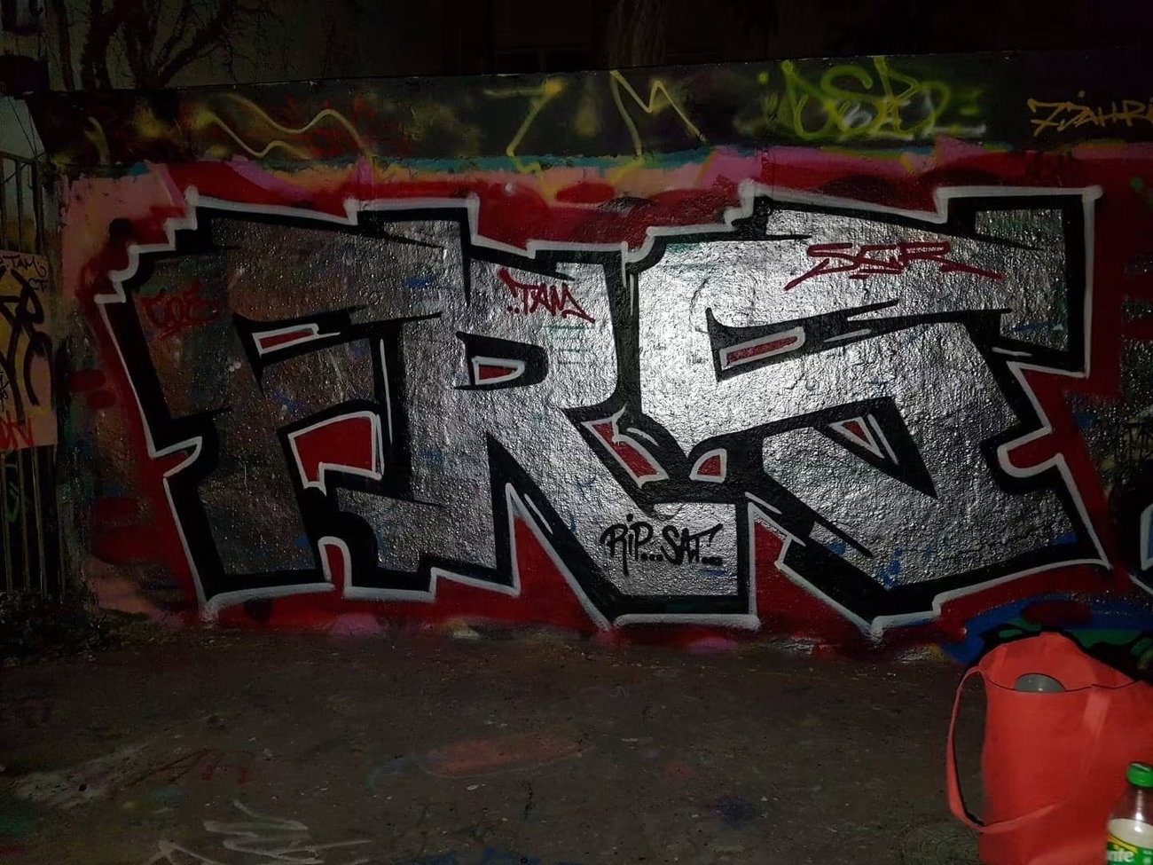 Graffiti Bombing in Berlin - Photo by Tysn - frs, berlin, endor (2016)