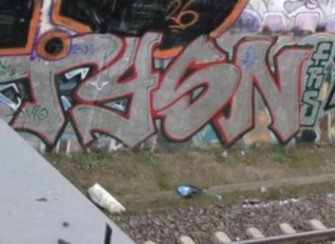Graffiti Bombing in Berlin - Photo by Tysn - tysn, frs, berlin (2014)