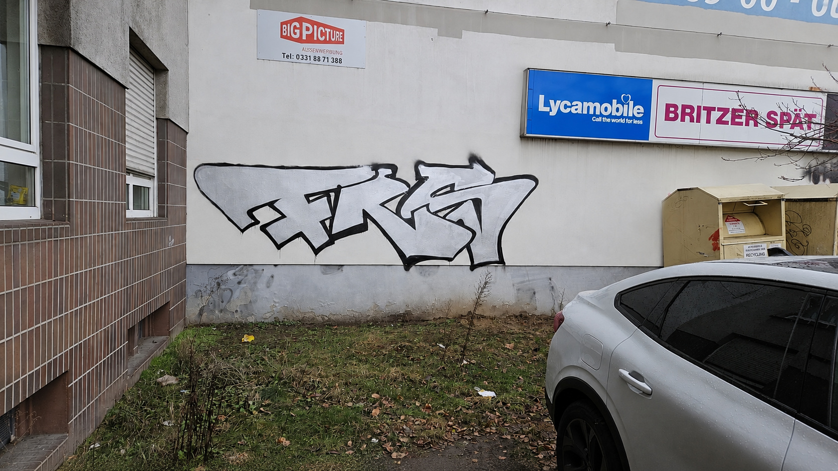 Graffiti Bombing in Berlin - Photo by Tysn - freaks, frs, neukölln (2024)