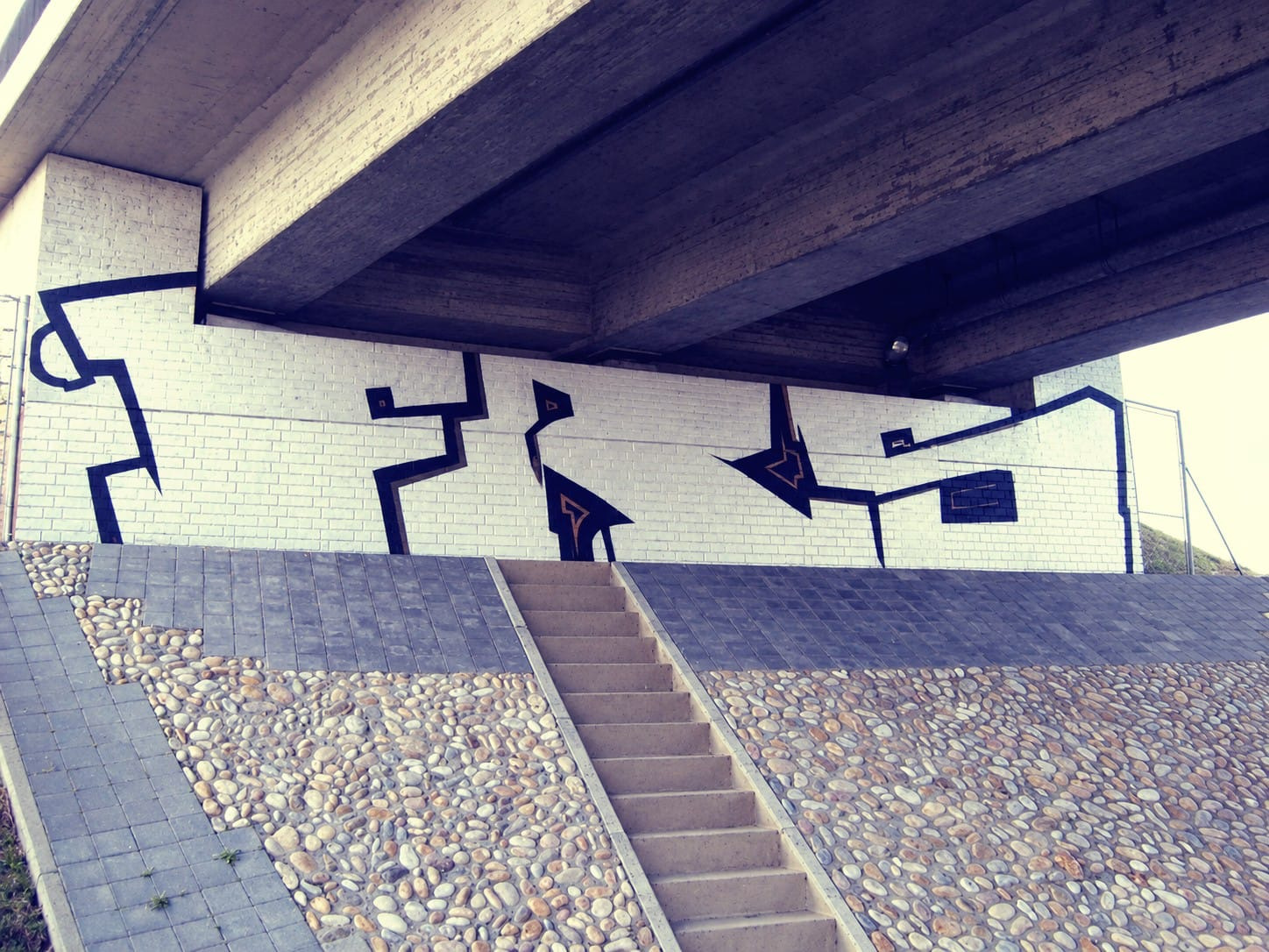 Graffiti Bombing in Berlin - Photo by Tysn - frs, freaks