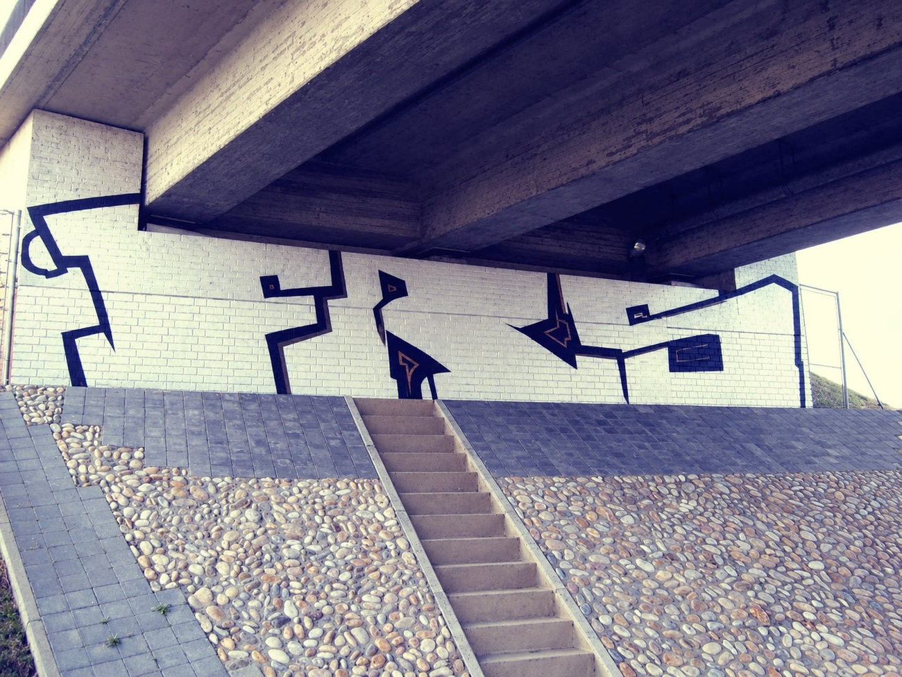 Graffiti Bombing in Berlin - Photo by Tysn - frs, freaks