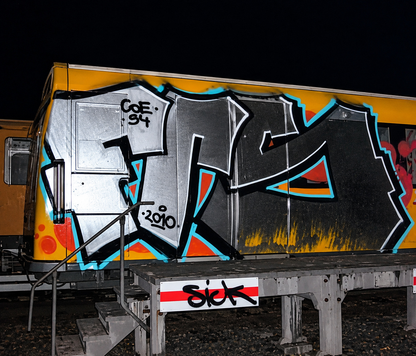 Graffiti Train in Berlin - Photo by Tysn - frs, freaks (2010)