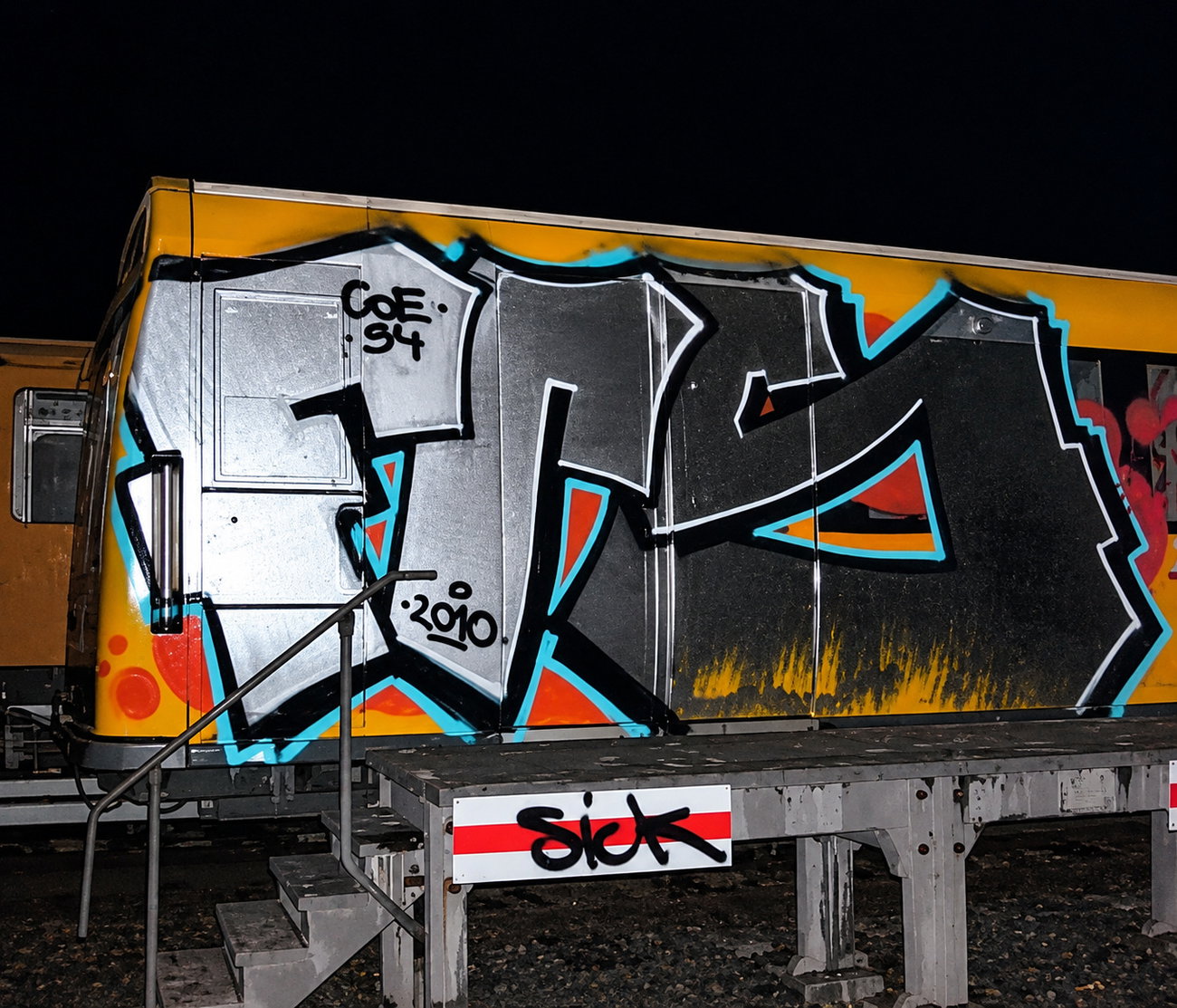 Graffiti Train in Berlin - Photo by Tysn - frs, freaks (2010)