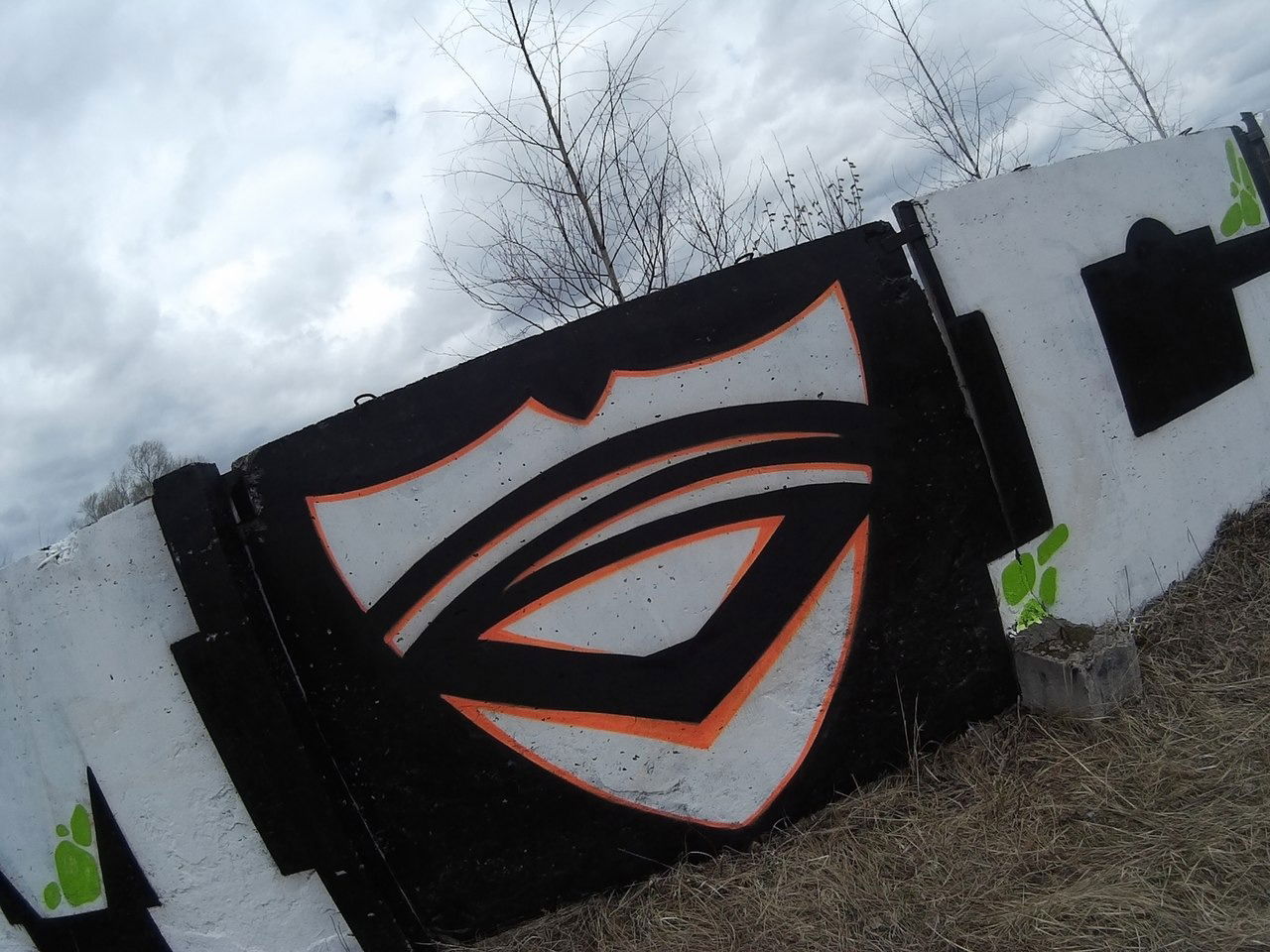 Graffiti Wall - Photo by UGMCRU - ЩИТ (2015)