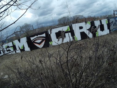 Graffiti Wall - Photo by UGMCRU - ugmXпитерский, щит! (2015)