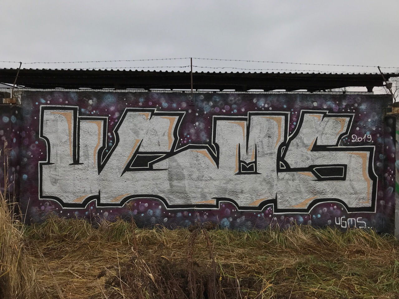 Graffiti Wall - Photo by UGMSquad - walls, line (2019)