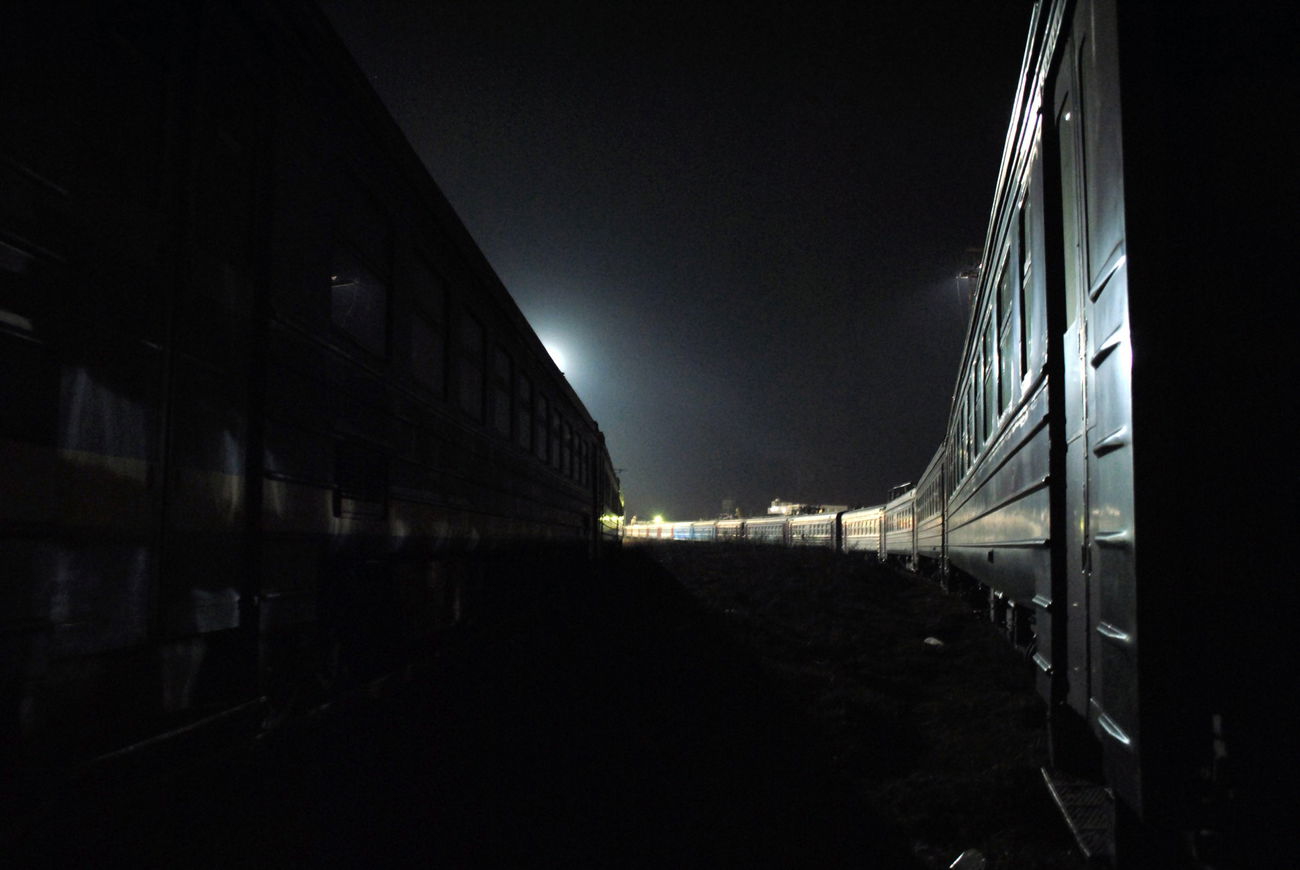 Graffiti Train - Photo by UNCNT - streetpins, graffiti, streetart (2016)