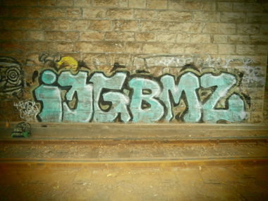 Graffiti Bombing - Photo by URNone (2013)