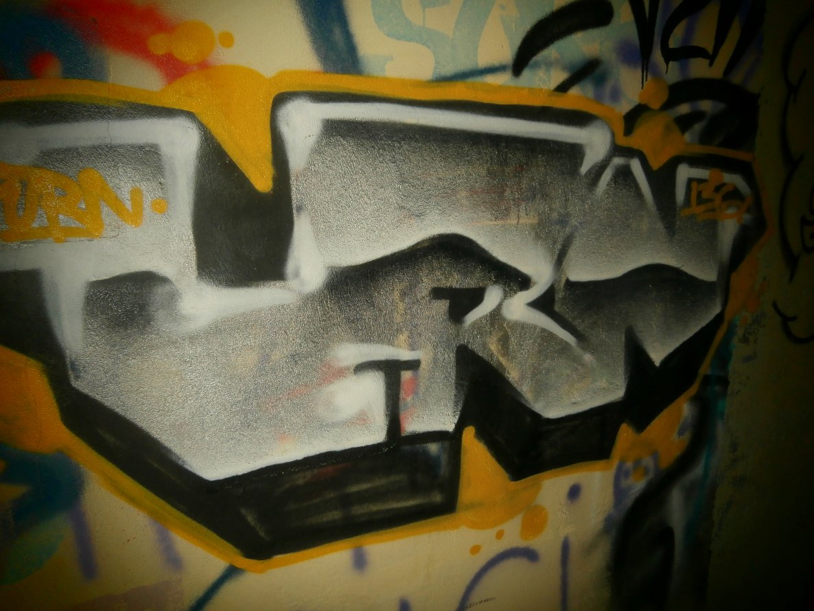Graffiti Bombing - Photo by URNone (2013)