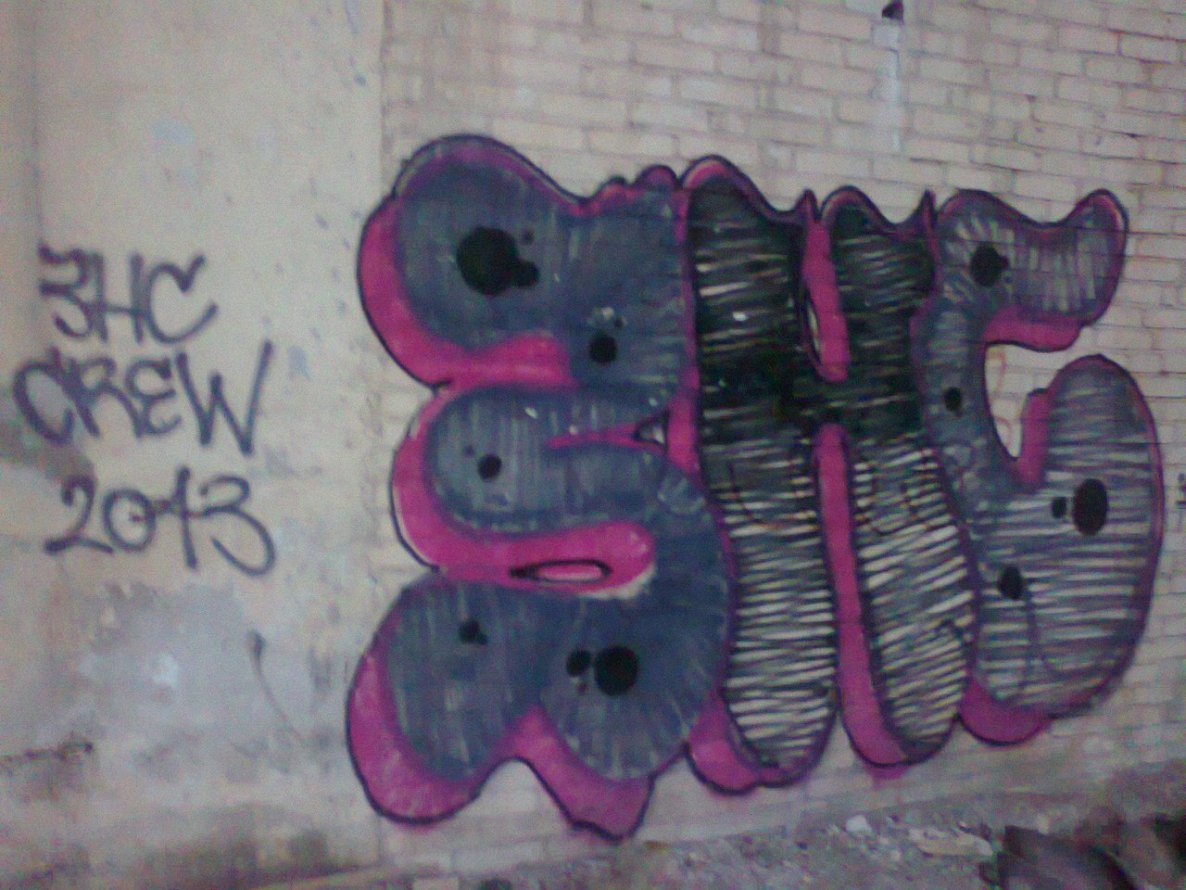 Graffiti Bombing - Photo by Ubek - zns, ???, inf (2013)