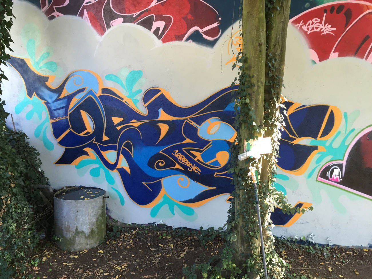 Graffiti Wall - Photo by Ubreall - ubre