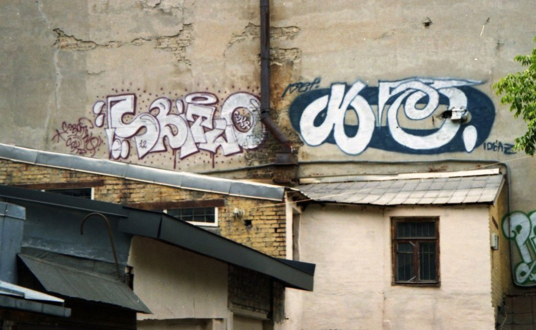 Graffiti Bombing in Kyiv - Photo by Ukraine - sbitwo, step