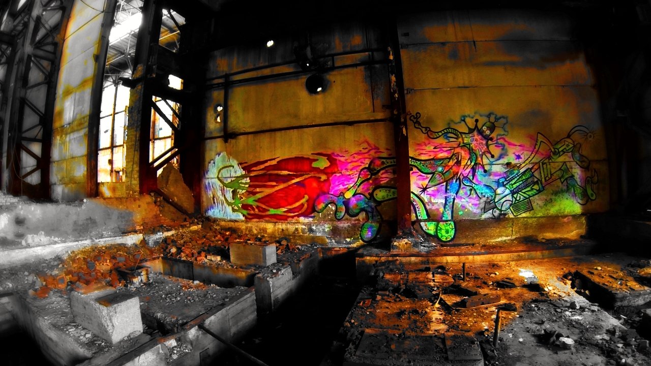 Graffiti Wall - Photo by Ultramarine