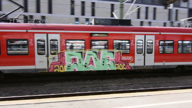 Graffiti Train - Photo by UnderColor - hannover, video, sbahn