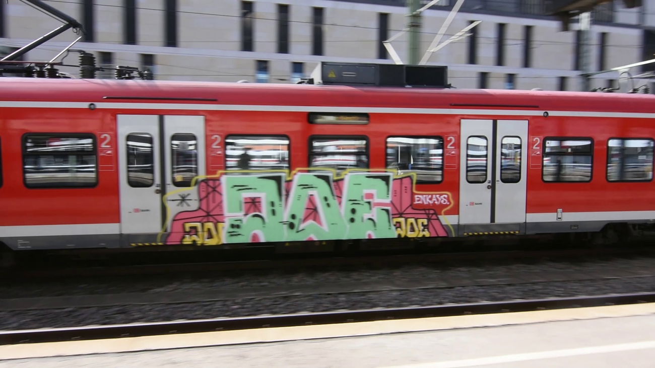 Graffiti Train - Photo by UnderColor - hannover, video, sbahn
