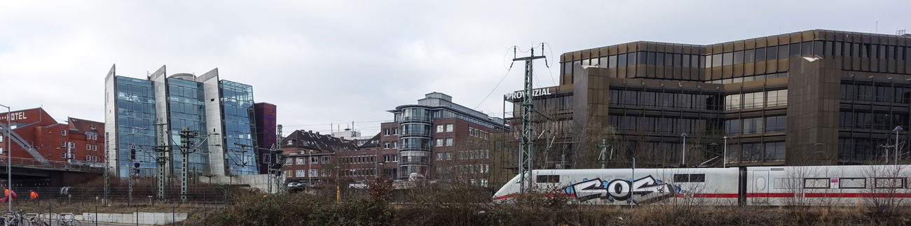 Graffiti Train - Photo by UnderColor - kiel, cos, arsen