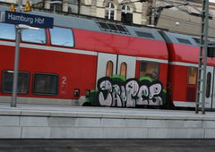 Graffiti Train - Photo by UnderColor - hamburg, train, zug