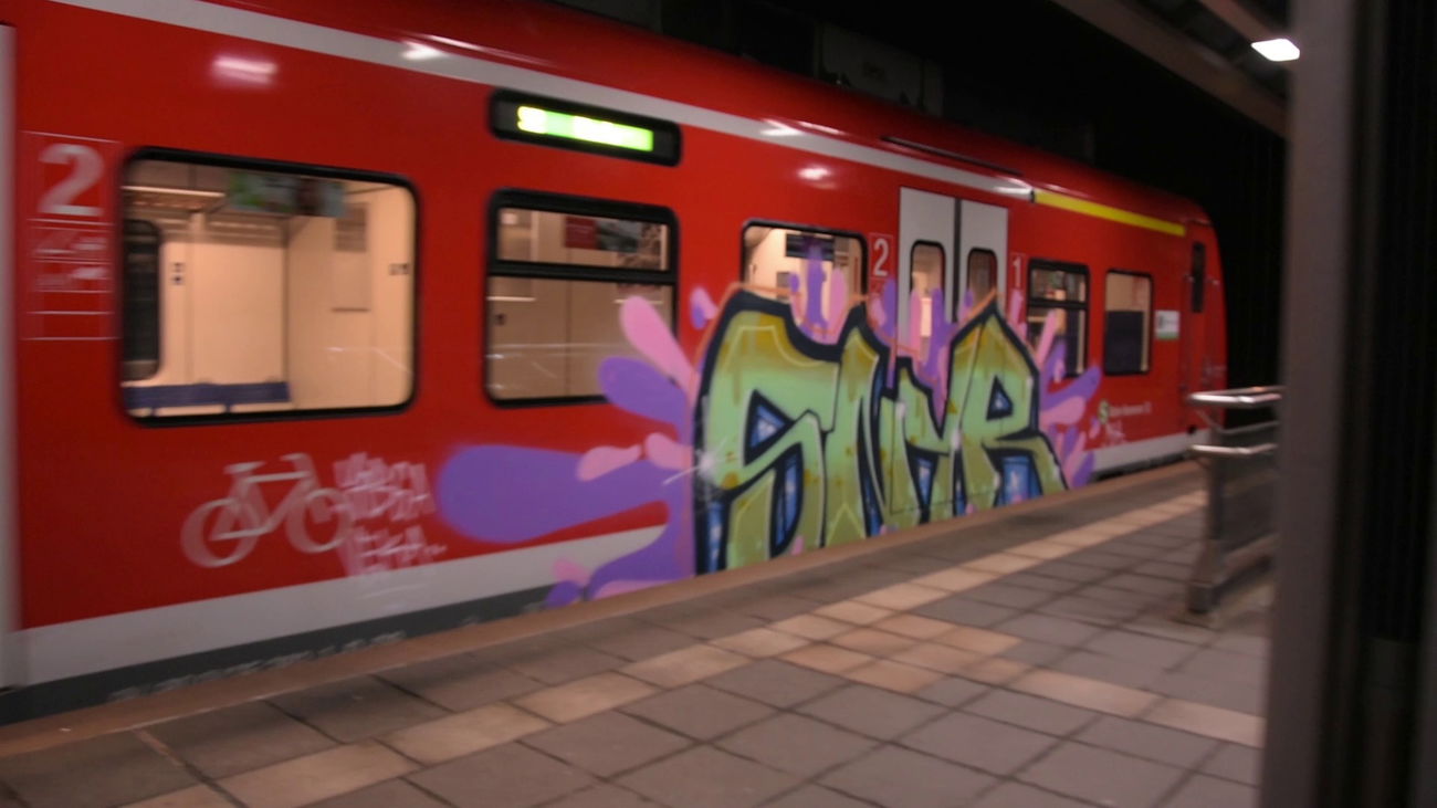 Graffiti Train - Photo by UnderColor - hannover, video, sbahn